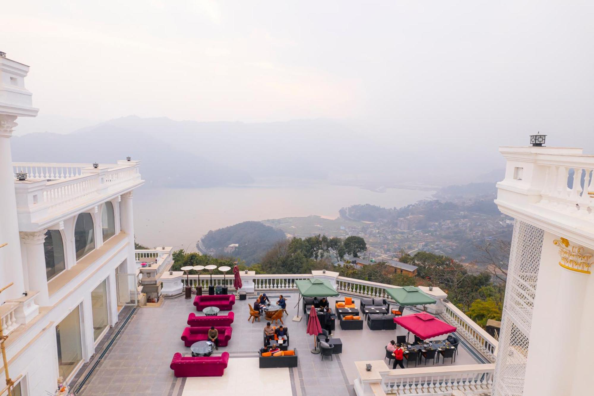 Le Glamour Resort & Wellness Spa Pokhara Dış mekan fotoğraf