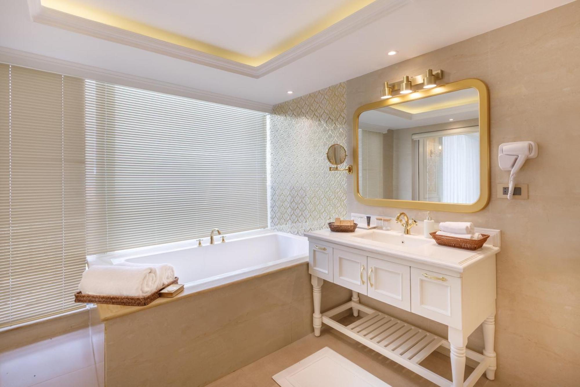 Le Glamour Resort & Wellness Spa Pokhara Dış mekan fotoğraf
