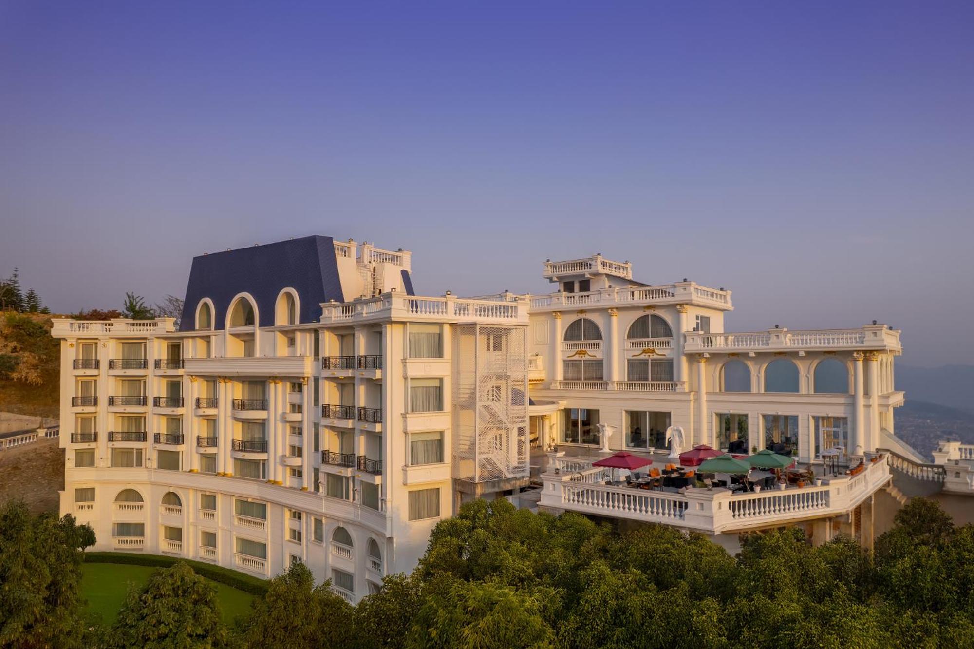 Le Glamour Resort & Wellness Spa Pokhara Dış mekan fotoğraf